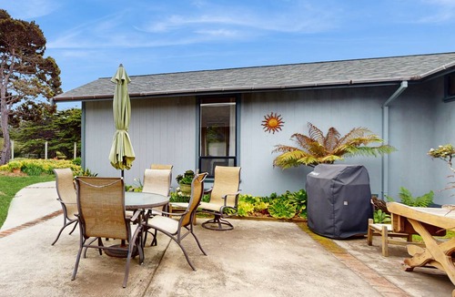 Fort Bragg House | 242 m² House ∙ 2 bedrooms ∙ 4 guests