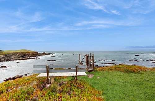 Fort Bragg House | 242 m² House ∙ 2 bedrooms ∙ 4 guests