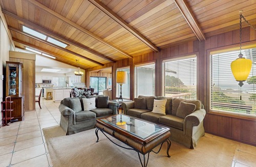 Fort Bragg House | 242 m² House ∙ 2 bedrooms ∙ 4 guests