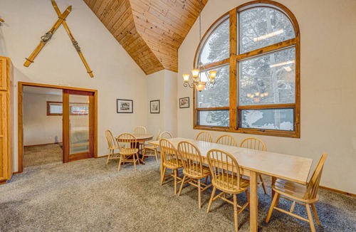Donner Lake Woods House | 244 m² House ∙ 5 bedrooms ∙ 10 guests