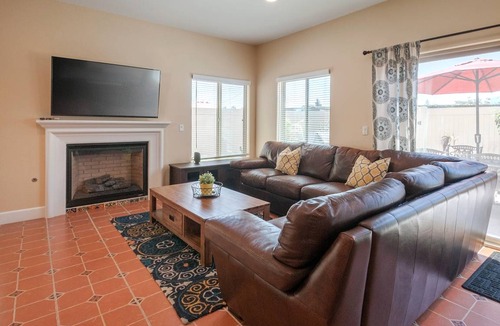 Anaheim Colony Historic District House | 246 m² House ∙ 6 bedrooms ∙ 15 guests