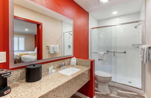 Northwest Anaheim Hotel | 25 m² Hotel ∙ 2 guests