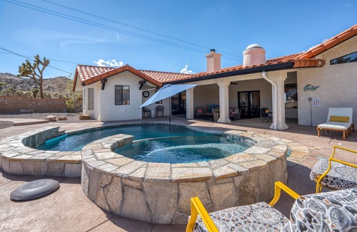 Yucca Valley House | 25% off 7-nights! Epic Pool/spa! 12 Joshua Trees 3 King beds/1 Queen Hiking!