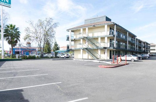 Garden Grove Hotel | 250 m² Motel ∙ 127 guests