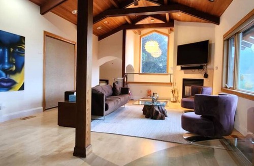 Claremont House | 251 m² House ∙ 2 bedrooms ∙ 5 guests