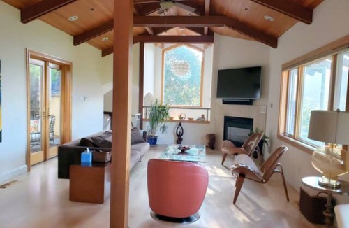 Claremont House | 251 m² House ∙ 2 bedrooms ∙ 5 guests