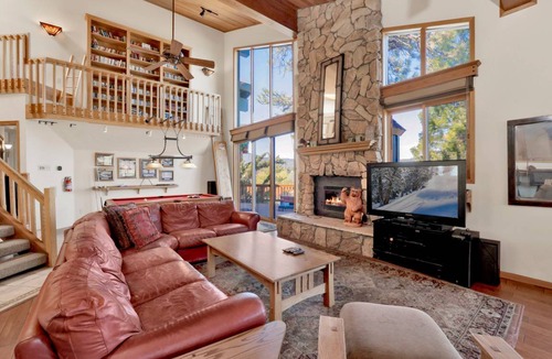 Patton Cabin | 256 m² Cabin ∙ 4 bedrooms ∙ 14 guests