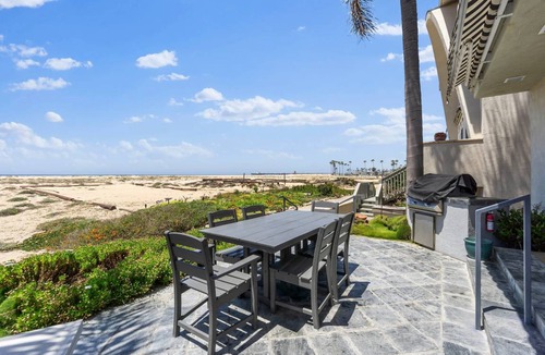 Balboa Peninsula House | 259 m² House ∙ 5 bedrooms ∙ 11 guests