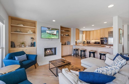 Balboa Peninsula House | 259 m² House ∙ 5 bedrooms ∙ 11 guests
