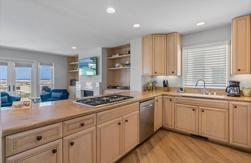 Balboa Peninsula House | 259 m² House ∙ 5 bedrooms ∙ 11 guests