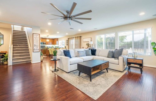 Santa Clarita House | 264 m² House ∙ 4 bedrooms ∙ 8 guests