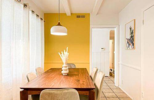 Burbank House | 270 m² House ∙ 6 bedrooms ∙ 14 guests