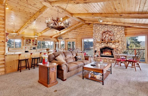 Ironwood Estates Cabin | 277 m² Cabin ∙ 4 bedrooms ∙ 12 guests