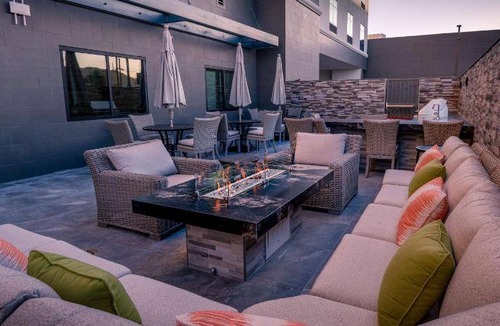Downtown Riverside Hotel | 28 m² Hotel ∙ 127 guests