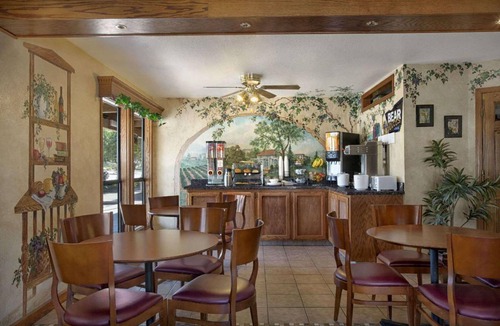 Lemoore Hotel | 28 m² Hotel ∙ 127 guests