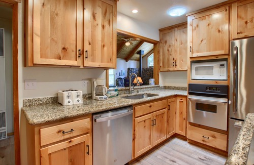 North Wawona Cabin | 2B Quail Meadow at The Redwoods In Yosemite