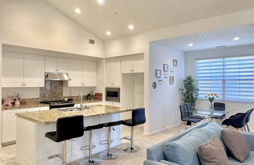 Northwood Condo | 2B2B Cozy Home /Irvine New Condonn