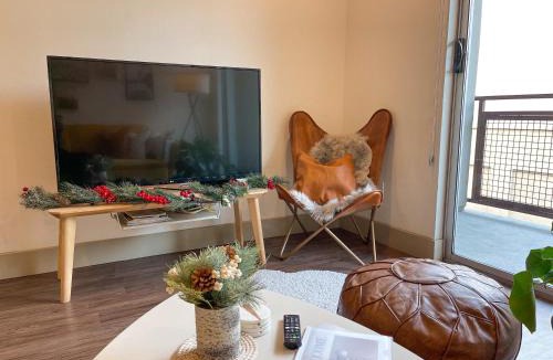 Downtown Apartment | 2BDR&Parking 5-10min to Santa Monica Pier