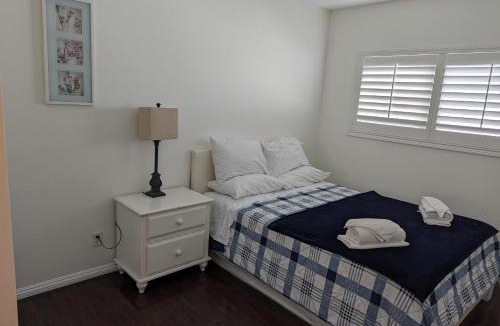 Ocean Park Apartment | 2Bedroom with Den and 2BA 4 Blocks to Santa Monica Beach