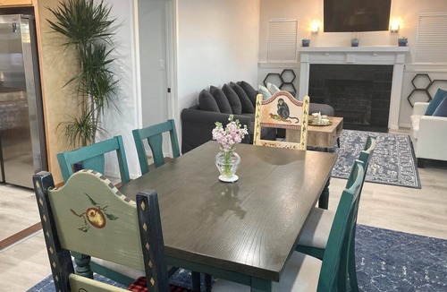 Mid-Wilshire House | 2br/1ba Mid-Wilshire Hideaway— Where LA Comes Together. Quiet, central retreat.