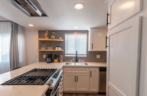 El Porto Condo | 2br 2bth in Prime Manhattan Beach! Huge Ocean View! Garage, & High-Speed Wi-Fi!
