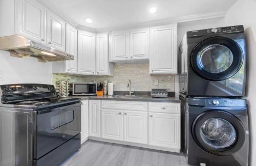 Sunnyvale West Apartment | 2BR APT with Brand new super quite AC, Washer, Dryer, Free EV Station, Free Parking in Cupertino