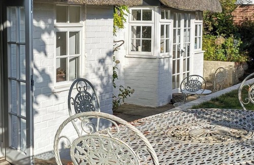 Cliffe Pypard House | 2BR Cottage for up to 2 adults, 2 children and dogs