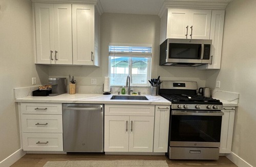 Glendale House | 2BR GLENDALE HOUSE: FULLY REMODELED in 2024 w/PRIVATE FENCED PATIO & PARKING p4