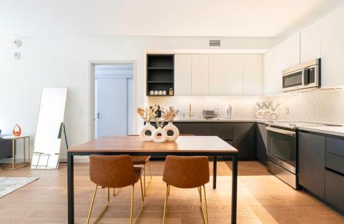 Burbank Apartment | 2BR Hollywood Luxury Condo