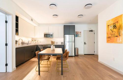 Burbank Apartment | 2BR Hollywood Luxury Condo
