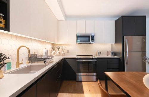 Burbank Apartment | 2BR Hollywood Luxury Condo