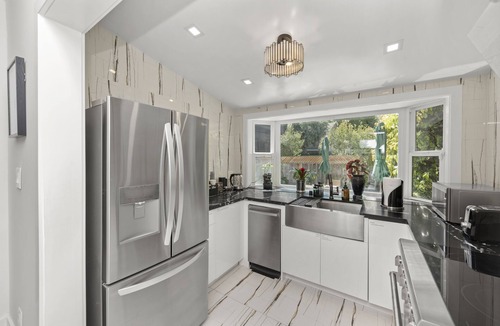 Allied Arts House | 2BR Home in Menlo Park Near Stanford University!