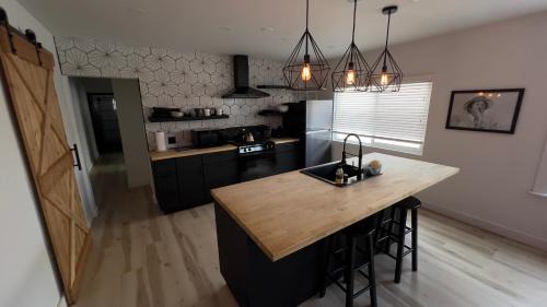 Hollywood Apartment | 2BR Lit and Spacious in the Heart of Hollywood