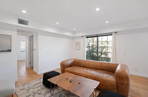 Van Nuys Apartment | 2BR Plus Bonus Room with Pool Access Near Universal Studios
