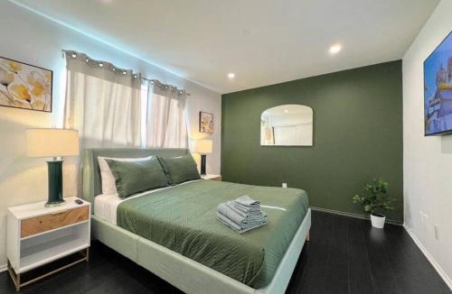 Universal City House | 2BR Suite in the Heart of Hollywood -BR5