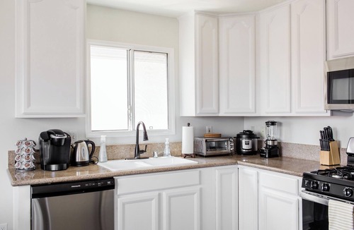 Coastal San Pedro House | 3 BD w 2 Ensuite Baths/Garage/AC