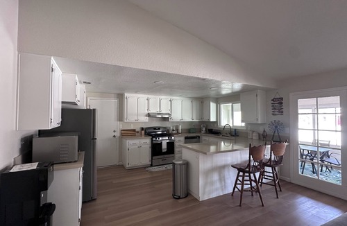 Apple Valley House | 3-bdrm house in charming Apple Valley w/WiFi, AC, encl'd patio, & large yard.