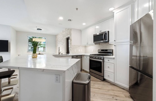 Airport Area Condo | 3 Bed, 2 Bath 1340 sq/ft Luxury Condo in Irvine