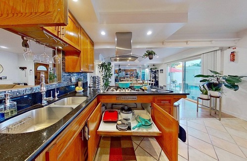 Harbor Gateway North House | 3 Bed/2 Bath-Dogs OK-Pool-15 min to Hermosa Beach & DTLA.