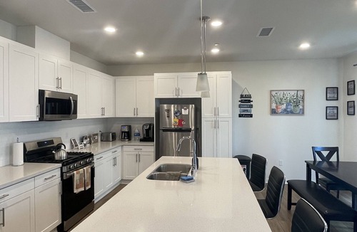 Ontario Condo | 3 BED/3 BATH CONDO IN ONTARIO