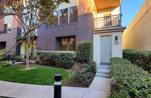 Southwest Berkeley House | 3 bed, 3 bath modern townhome in San Francisco Bay Area
