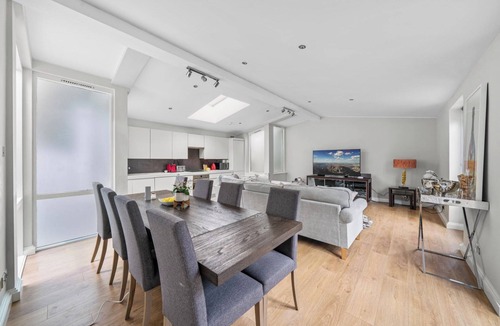 Norland House | 3 Bed City Centre House Sleeps 6 - Parking, Wifi