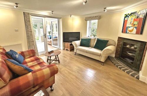 Sway House | 3-bed cottage in Sway, New Forest (5 min walk from Sway Train Station)