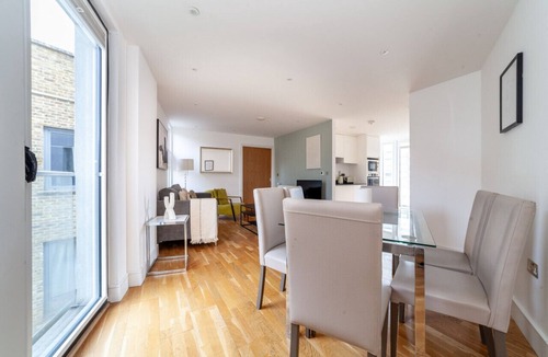 Limehouse Apartment | 3 Bed Flat by Limehouse Basin