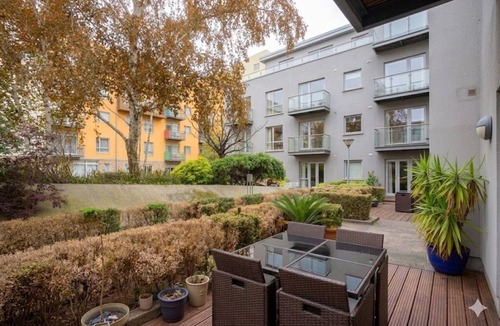 Peninsula Apartment | 3 Bed Flat | Sleeps 7 | Near O2 & ExCeL | London