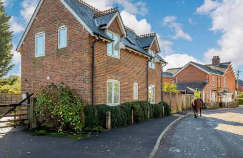 Sway House | 3 Bed in Lymington oc-90002