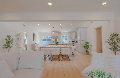 View Park-Windsor Hills House | 3-bedroom house in perfect View Park-Windsor Hills with AC, pool & gym