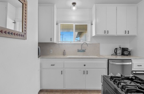 Hawthorne House | 3 Bedroom 1 Bath Mural Oasis in El Camino Village- Lawndale CA
