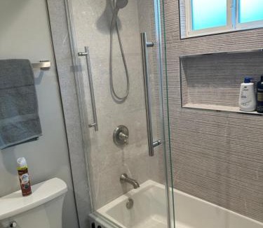 Westchester House | 3 bedroom 2 bathroom stylish and modern home in Marina Del Rey