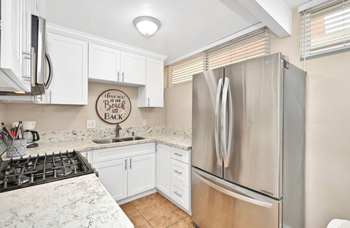 Santa Ana Heights House | 3 Bedroom 3 Bath Home w/Patio 1 block from beach